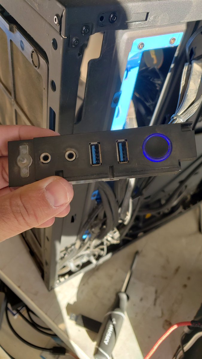 Tr1ckpoker's tweet photo. @NZXT is it possible to get a new power button for my case? I have to press super hard to get it to power on. https://t.co/0uuf0uEiXK