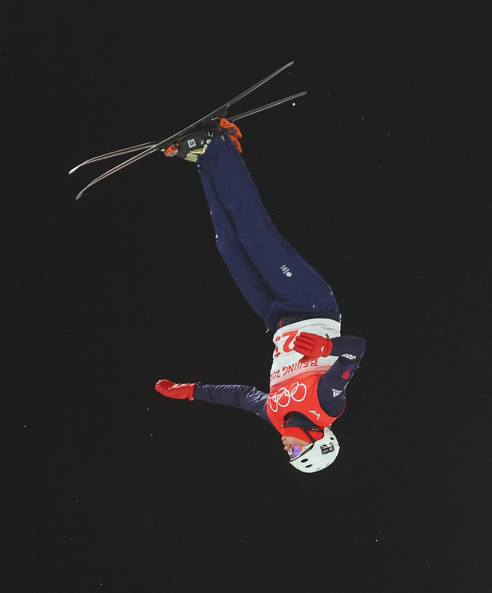 GBAerialSki's tweet photo. 4 Days to go, @lloydwal final preparations and getting some expert advice from the 2014 silver medalist @aerialskier Dave Morris 🙏🏻

Photo:@sammellishphoto 

@gbsnowsport
@teamgb
@we_are_sungod
@fulltiltboots 
@markerproducts https://t.co/QN99imnAyi