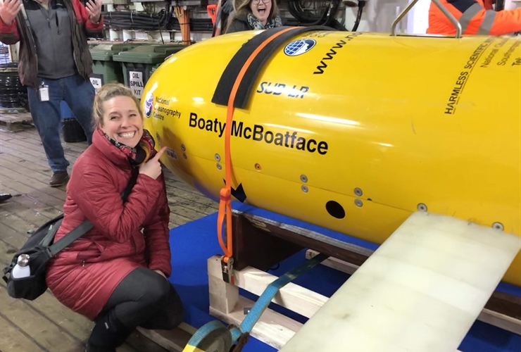 Meeting #BoatyMcBoatface = BIG perk of working at NOAA!

That &amp; learning about the ocean and all things in it, of course. Learn more about what it’s like to be a deputy director at a NOAA program office from Jessica Snowden: research.noaa.gov/News/Scientist… #WomeninSTEM #WomenInScience