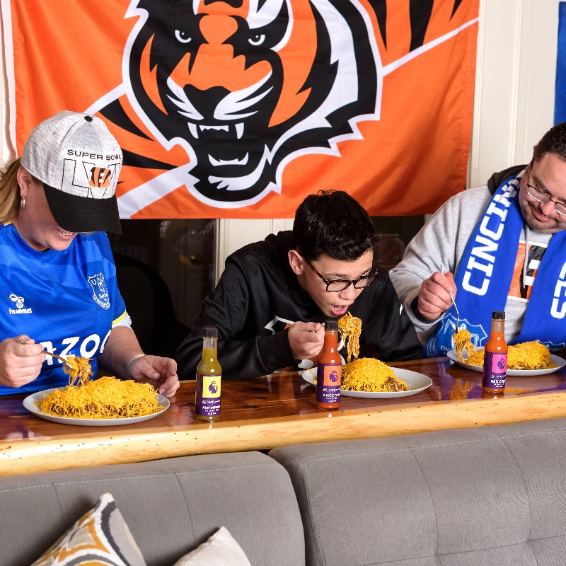 PLinUSA's tweet photo. Meet @katelopez324, an @EvertonInUSA and @Bengals fan from Cincinnati, who has stuck with her family and her teams through thick and thin 💙🧡

#PLFansOfAmerica
#SpiceUpYourSunday
#RuleItAll