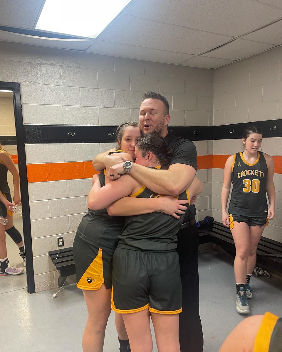 CrockettGirls's tweet photo. BIG 5 CHAMPS BABY!!!!!!🎉🎉 So proud of this team!! Let’s keep this rolling into postseason!!! #missingjames😢#23-5 https://t.co/4VPTFl2eFh