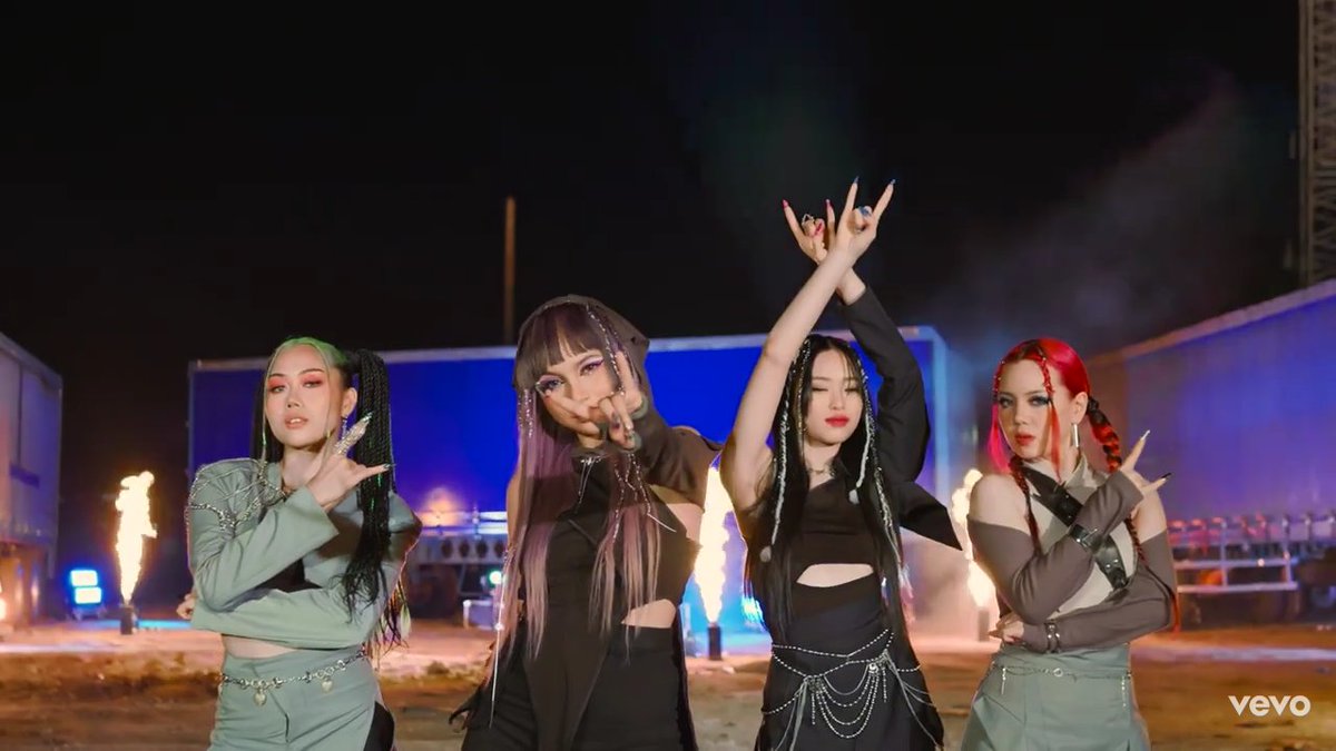 taroinjunie's tweet photo. Not nct related but i think it's time to support our local malaysian pop group💗💗 #DollaBAD #DollaGoingBAD #Dolla1stMiniAlbum #DOLLAMINIALBUM https://t.co/ghN8MmcBlW