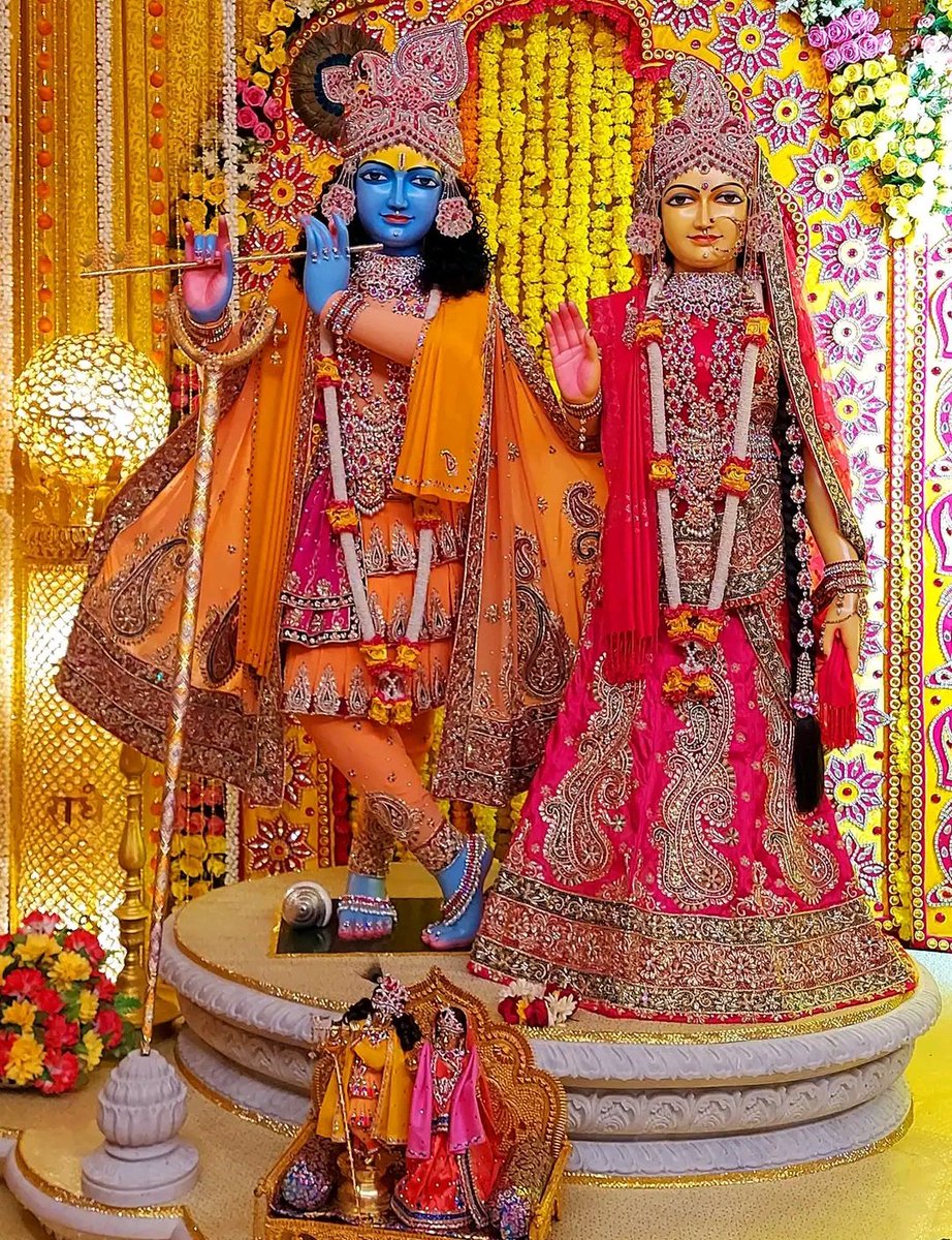 SHIVAanEVAN's tweet photo. !! रासेश्वरि नमस्तेऽस्तु कृष्ण प्राणाधिकप्रिये !! https://t.co/KqRIkXzlWh