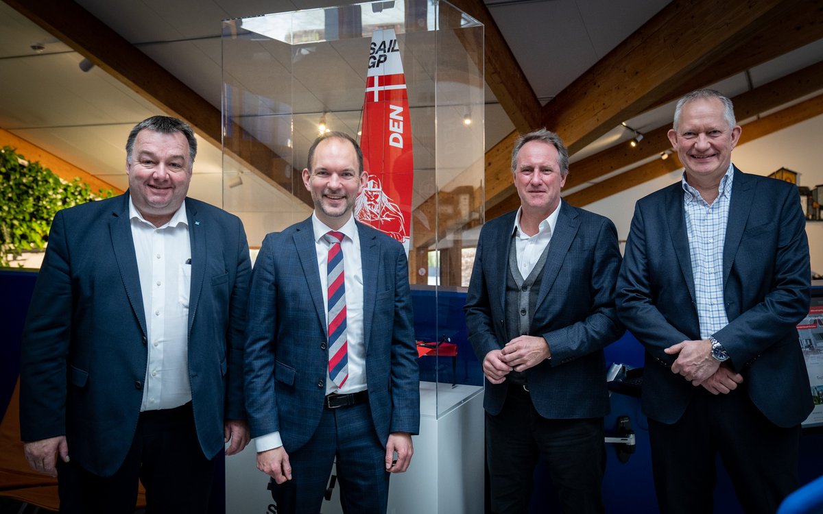 Skatteministeriet (@skmdk) on Twitter photo Skatteminister <a href="/JeppeBruus/">Jeppe Bruus</a> har besøgt <a href="/rockwooldk/">ROCKWOOL Danmark</a> sammen med <a href="/DanskIndustri/">DI - Dansk Industri</a> og <a href="/danskmetal/">Dansk Metal</a> for at tale om grøn skattereform og grøn omstilling #dkpol #dkgreen Skatteminister <a href="/JeppeBruus/">Jeppe Bruus</a> har besøgt <a href="/rockwooldk/">ROCKWOOL Danmark</a> sammen med <a href="/DanskIndustri/">DI - Dansk Industri</a> og <a href="/danskmetal/">Dansk Metal</a> for at tale om grøn skattereform og grøn omstilling #dkpol #dkgreen