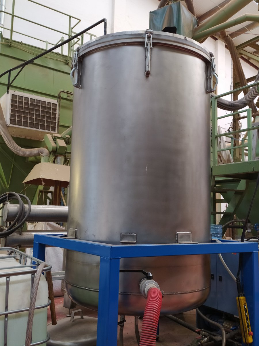 BeonNAT_H2020's tweet photo. In the #BeonNATproject, we have been working on the #distillation of Juniperus communis bales after their storage during 6 months (outdoors and indoors).
#biobased #CBE #H2020 https://t.co/tyb6yqRwy8