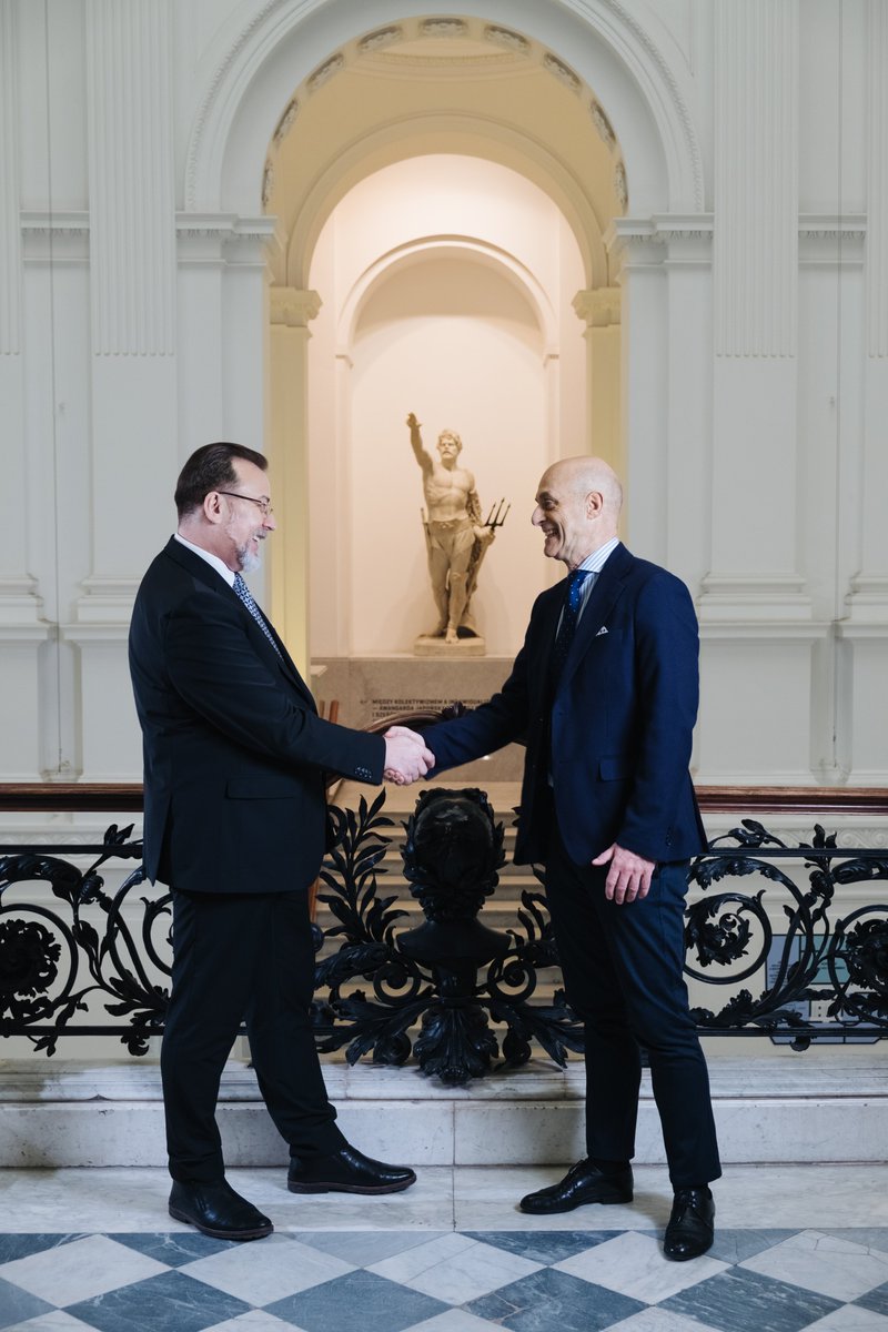 Zachęta (@zacheta) on Twitter photo W czwartek 10 lutego gościł u nas Ambasador Włoch, Aldo Amati <a href="/diploAmati/">Aldo Amati</a>. Pan Ambasador spotkał się z Dyrektorem Zachęty, dr. Januszem Janowskim <a href="/JanuszJanvs/">Janusz S. Janowski</a>. W czwartek 10 lutego gościł u nas Ambasador Włoch, Aldo Amati <a href="/diploAmati/">Aldo Amati</a>. Pan Ambasador spotkał się z Dyrektorem Zachęty, dr. Januszem Janowskim <a href="/JanuszJanvs/">Janusz S. Janowski</a>.