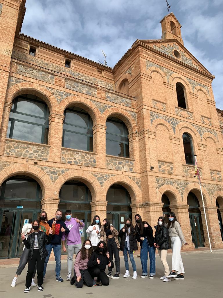 IesJuanelo's tweet photo. Los alumnos de 4° de ESO del proyecto bilingüe ya han realizado la prueba oral del B1 en la @eoitoledo Good luck! #bilingualproject https://t.co/sOEHVa5hg7