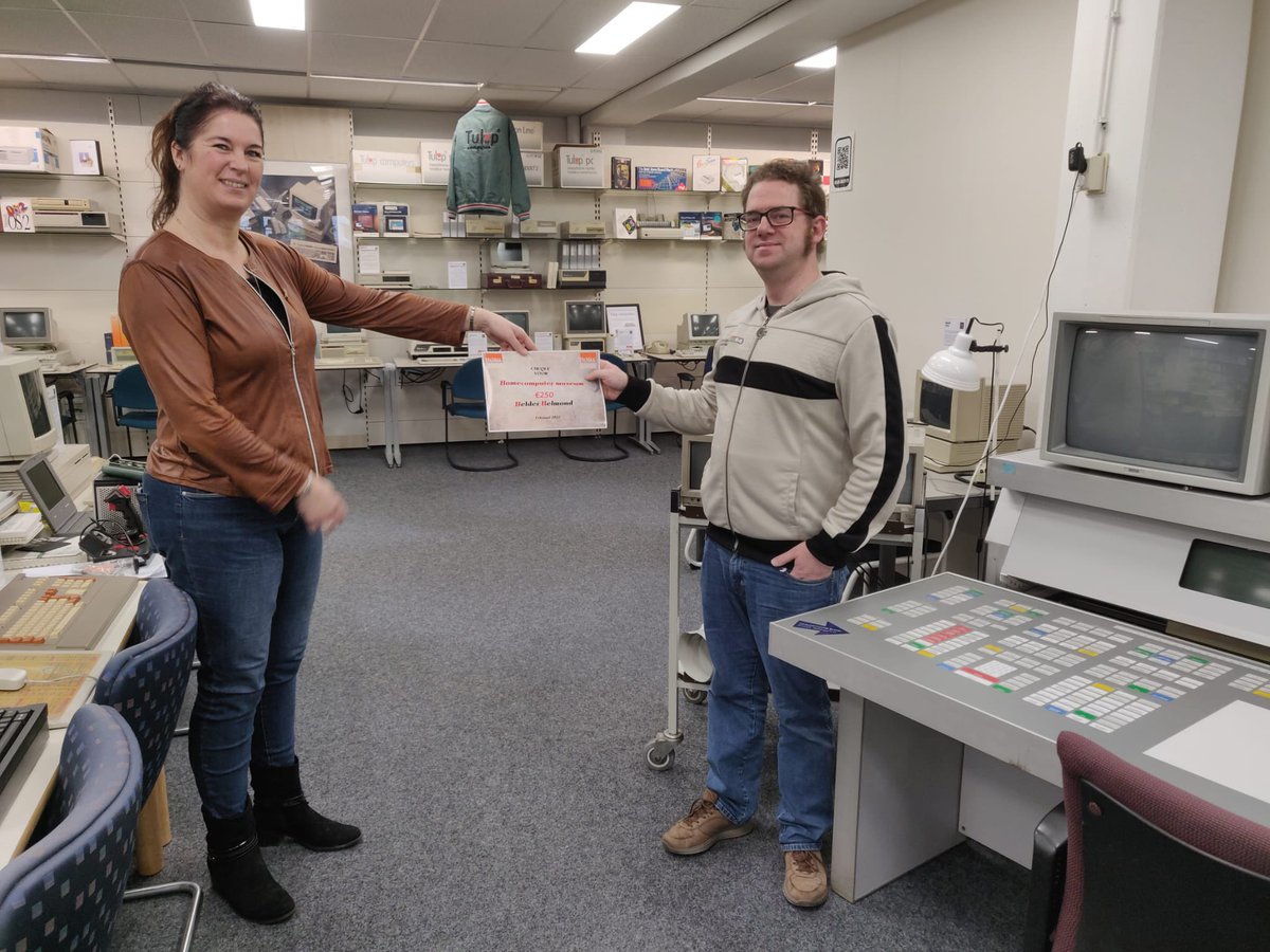 Helder Helmond wordt vrienden met het <a href="/homecompmuseum/">HomeComputerMuseum</a> 

<a href="/alexandravdzee/">Alexandra Koolen - van der Zee</a> en Louis werden ontvangen door directeur Bart van den Akker. Alexandra: ‘’We krijgen een rondleiding door het prachtige museum en de verhalen zijn fantastisch.’’ Lees hele verhaal via: helderhelmond.nl/helder-helmond…
