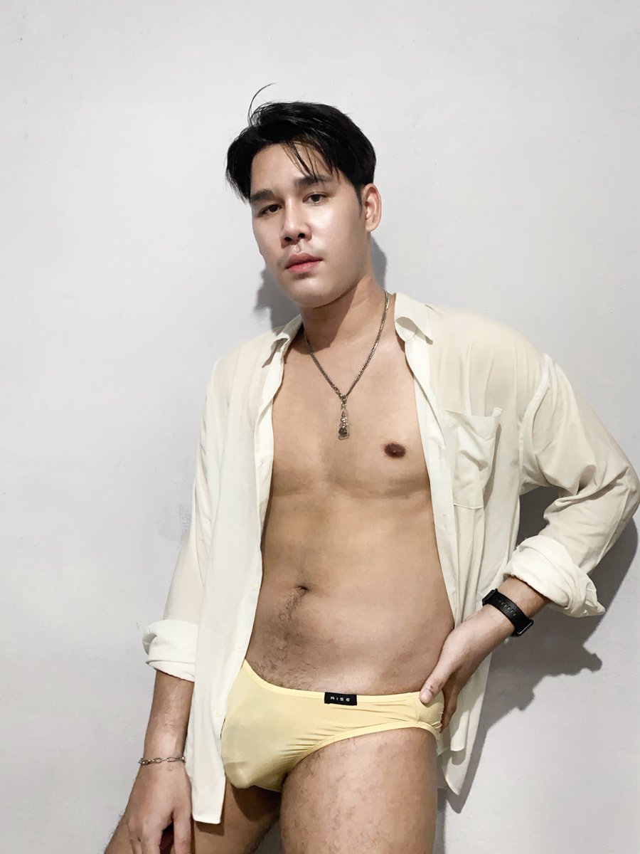 noppharat_cm's tweet photo. กางเกงว่ายน้ำของแบรนด์ @markuz_varro ใส่สบาย มากครับ แถมเซ็กซี่ ผ้าหนาทนทาน เรียบแต่โก้ 🔵⁣
 ⁣
แถมกางเกงใน ก็ใส่สบาย น้องชายหายใจสะดวก ผ้านุ่ม ทรงดี โคตรเซ็กซี่เล้ย~ 🟤 ⁣
⁣
#markuzvarro #riseunderwear #มาคัสวาโร https://t.co/ZAK6gkiaGm