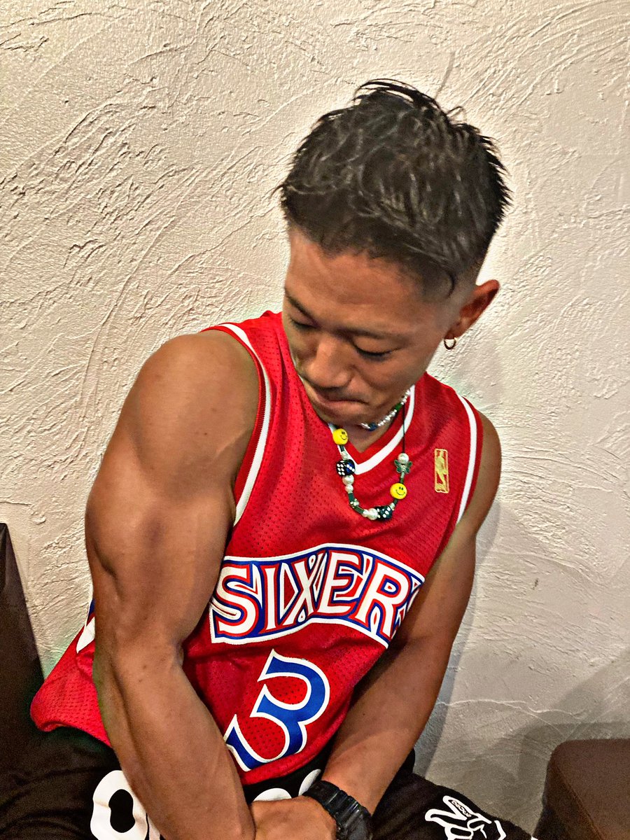hiro19781031's tweet photo. 変ちら
#ダイエット
#筋トレ
#トレーニング
#ランニングか懸垂しかしません https://t.co/hEMbrhoenJ