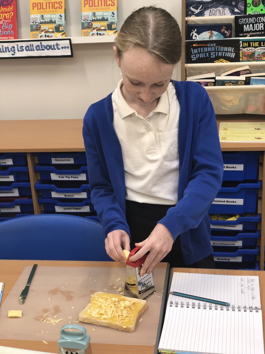 KingstonParkAc1's tweet photo. Y5 making their choice of sandwich/ bagel ready for writing instructions @PieCorbett #coldwrite https://t.co/aXzIW9T3l7
