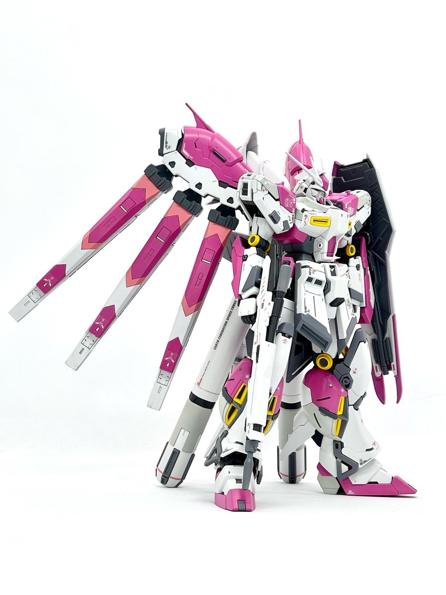 RG Hi-νガンダム完成しました 色はZガンダム3号機風にしています 青を