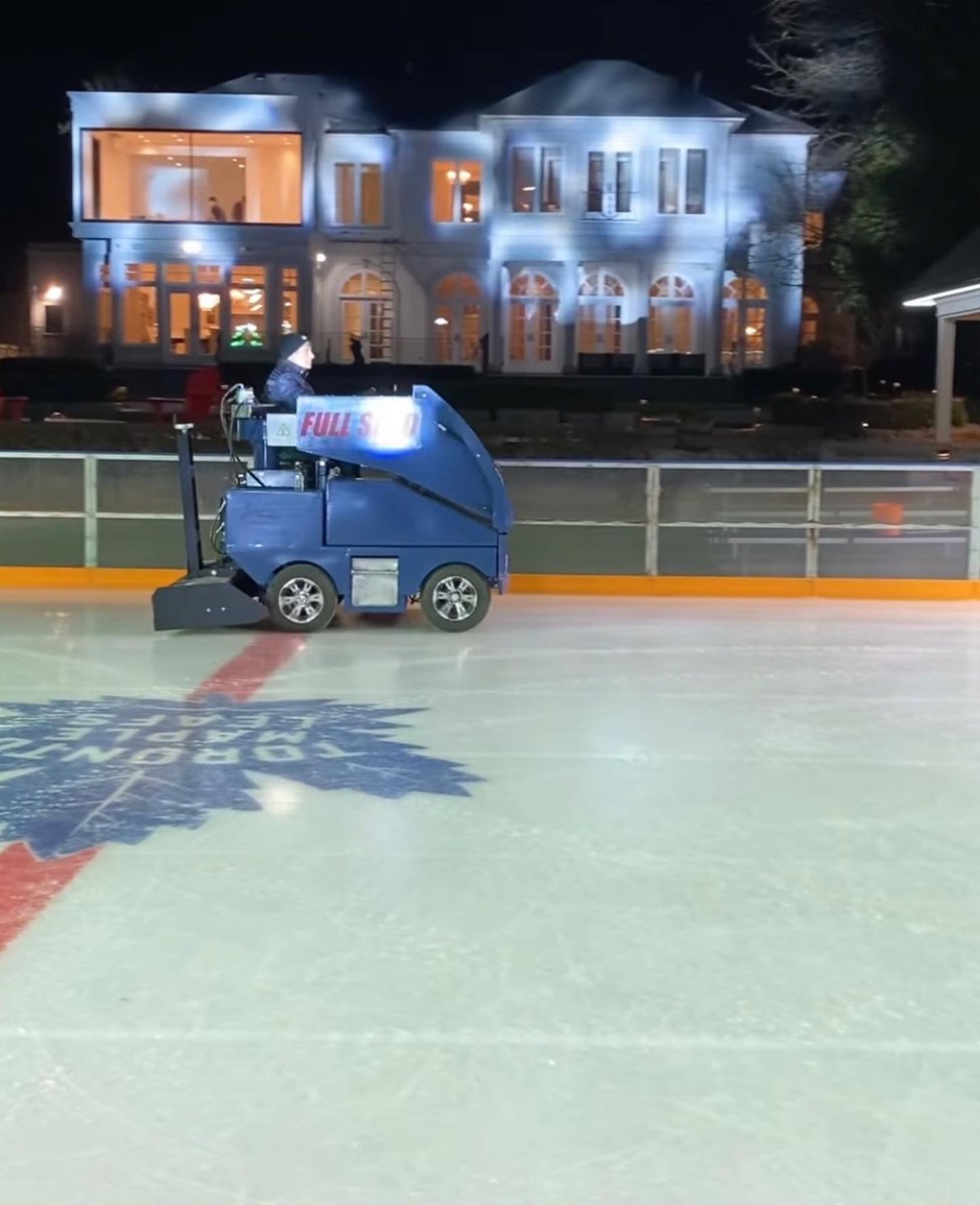 🚨𝗧𝗼𝗺𝗼𝗿𝗿𝗼𝘄 𝗡𝗶𝗴𝗵𝘁🚨We are excited to announce that the ‘2021-22: Etobicoke Jr. Skills Competition’ will be held at the ‘Rink of Dreams’.
Many thanks to the Weiss family for hosting us!! 🙏🔵⚪️
#BleedBlue #CreatedByCulture