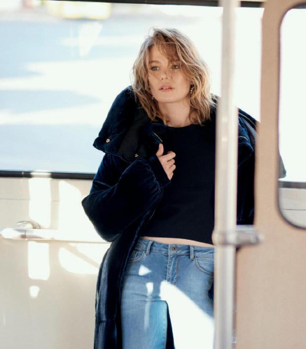 timelessstyle3's tweet photo. #BurcuBiricik https://t.co/HhZebxM5zE
