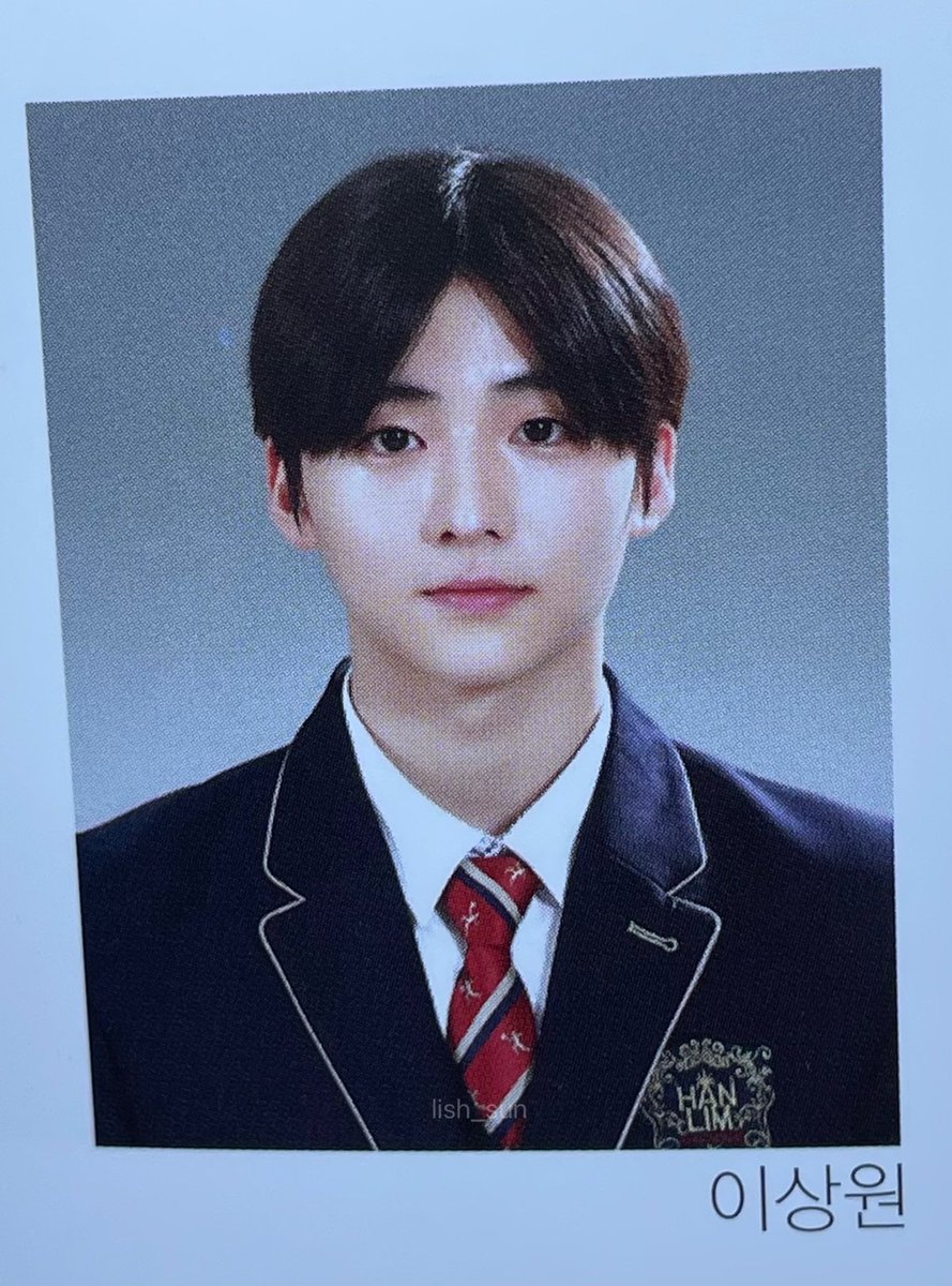 yixiangluvvbot's tweet photo. happy graduation to sangwon 💗
#SangwonGraduationDay
#상원아_졸업_축하해 
#우리상원이졸업했어요 
#TraineeA #SANGWON https://t.co/wYuyY8YmYm
