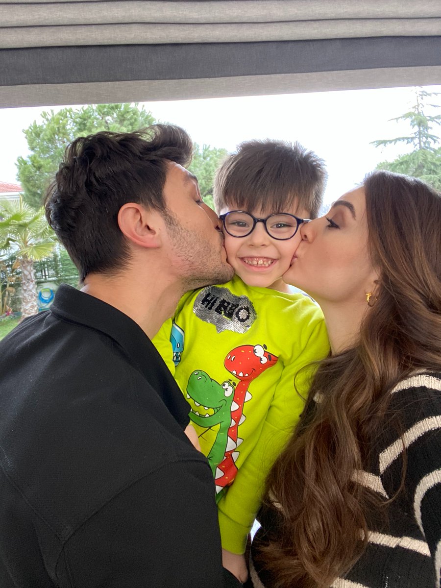 Bugüne harika bir #EsZanLas kamera arkası bırakıyoruz! 🤍😍 #AşkMantıkİntikam