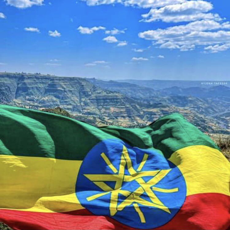 ويا سِحراً بغير حاء يُتلى على قلبي
 فتسمعهُ السماء "🥀❤️🇪🇹