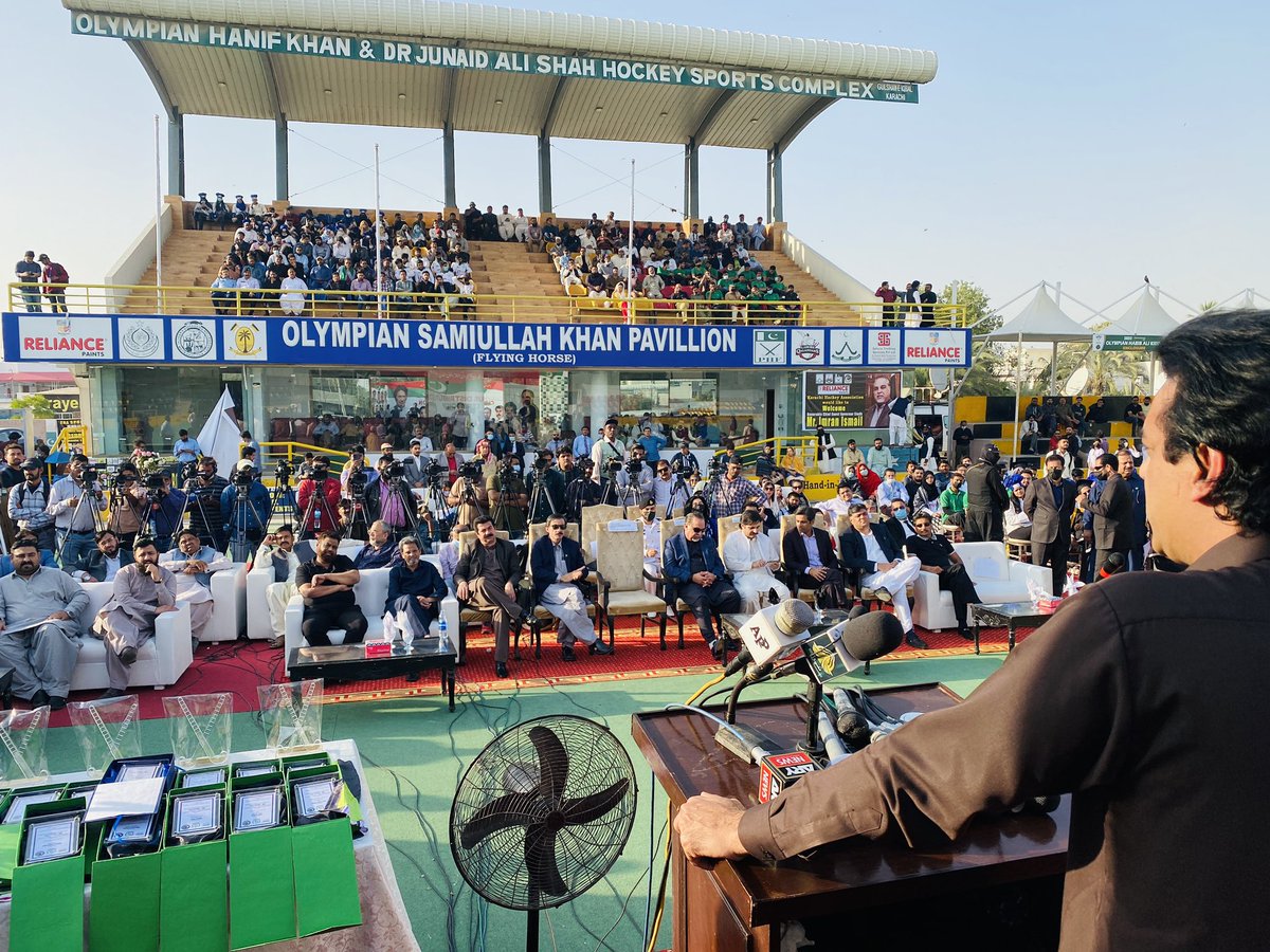 ZainPervez's tweet image. “ وزیر اعظم عمران خان کا وژن
کامیب نوجوان مضبوط پاکستان“

وزیر اعظم عمران خان کے معاون خصوصی براے امور نوجوان جناب عثمان ڈار کامیاب جوان کنوینشن گلشنِ اقبال میں نوجوانوں میں کامیاب نوجوان پروگرام کے تحت چیکوں کی تقسیم کی۔ 
#KamyabJawanProgram #ChequeDistribution #DistrictEast