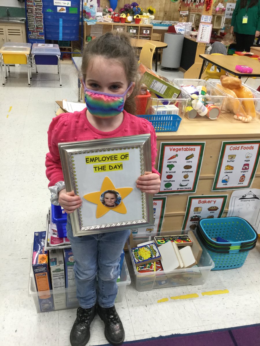 JessicaMonacoNB's tweet photo. Pre-K had so much fun in our Grocery Theme! We loved shopping, helping customers and arranging flowers! #NBtweets #peqpantherpride @Tools_PreKTeach https://t.co/RwEe6hzFxI
