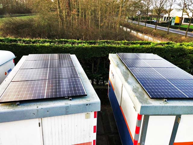 KWS zet een volgende stap in verduurzaming op de bouwplaats. De standaard schaftketen maken ruimte voor een volledig zelfvoorzienende, elektrische versie. Per jaar levert één groene keet een CO2-besparing van ongeveer 1691 kg op. 👉 lnkd.in/ejmYqqhG