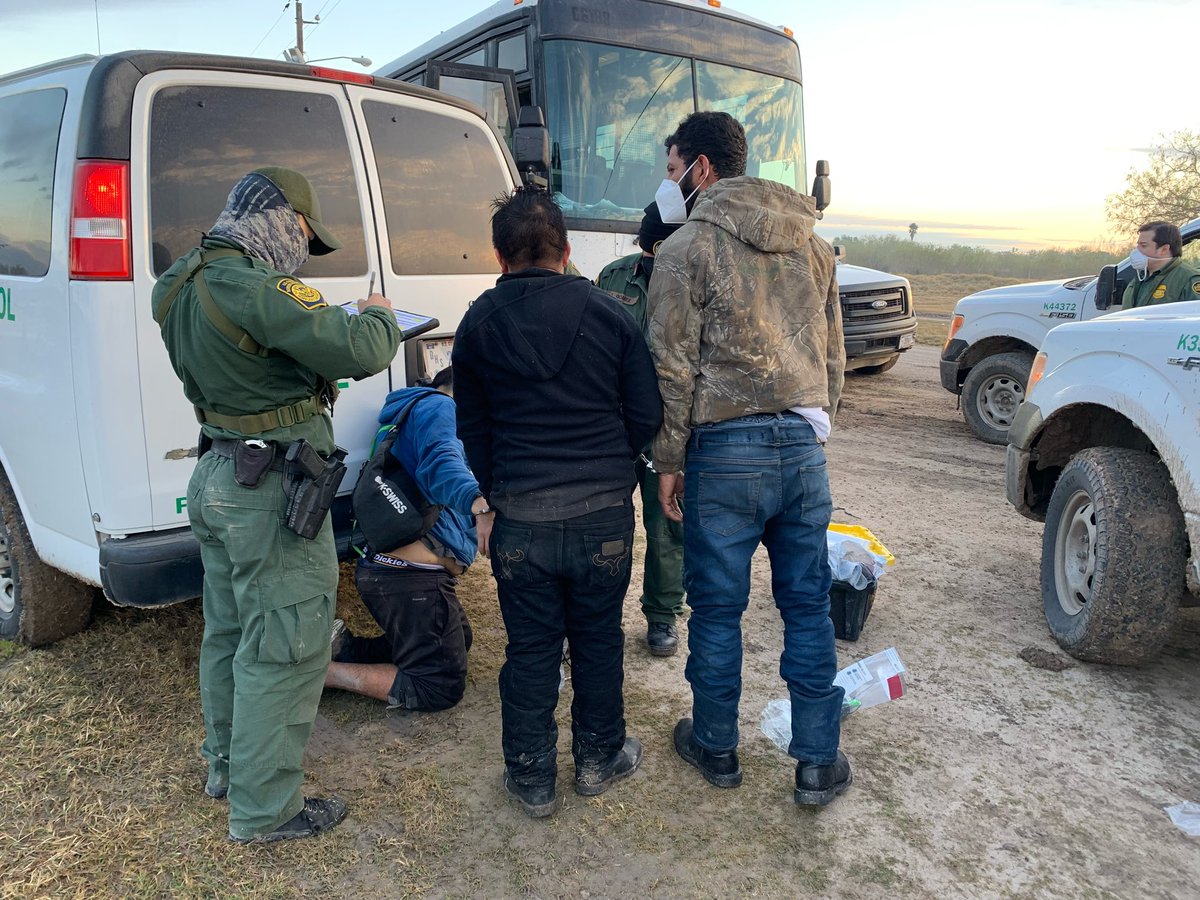 Good morning from La Joya, TX, where Border Patrol and the TX National Guard have been busy tracking down single adult runners in the brush after they crossed illegally. These men were actively evading and not willing to give themselves up. Some wearing camouflage. <a href="/FoxNews/">Fox News</a>