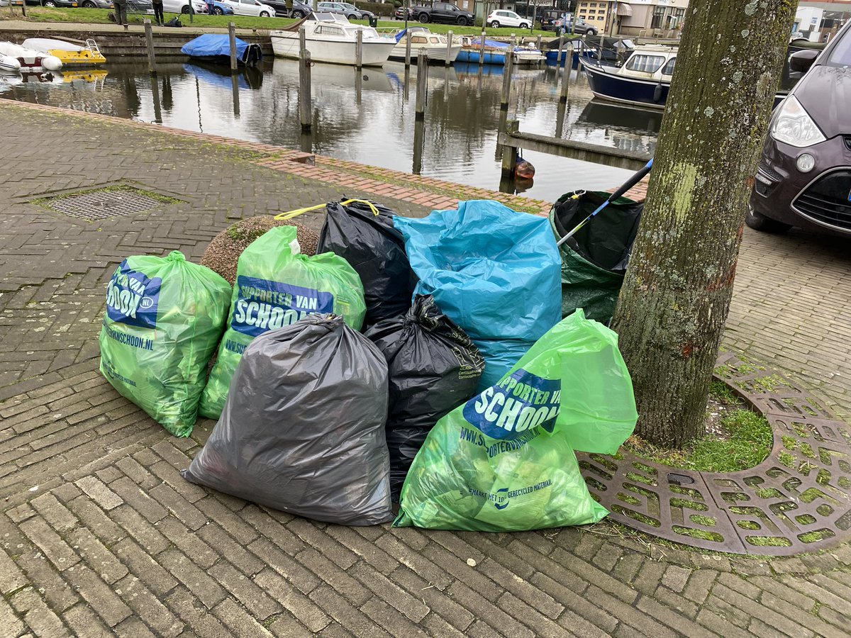 vogels1952's tweet photo. Morgen gaan we met onze Bermbrigade de mooie gemeente Wassenaar nog mooier maken. Wil je meedoen? We vertrekken om 10 uur vanaf de Warenar. We hebben voldoende materialen  #HelemaalGroen #NLSchoon https://t.co/1HO956SjJ0