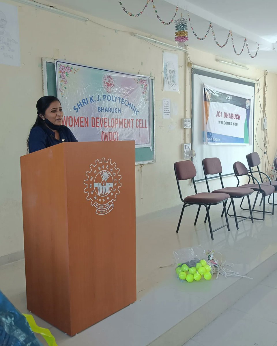 JBharuch's tweet photo. Today
JCI BHARUCH had successfully completed the training programm 
"SELF ALIGNMENT"
 National TrainerJC Kinjal Shah ( Surat)
at Shri K J College Bharuch
#jciindiareachout #jci2022 #ChangeMakers2022 #LeadingIsOurDuty #jciindiazone8 https://t.co/DRyZxFVxEA