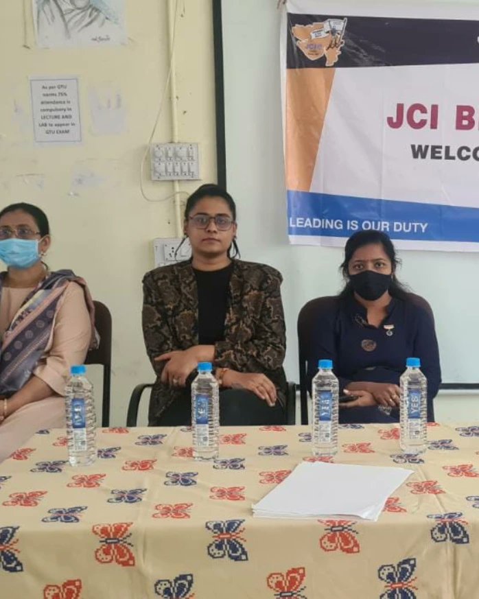 JBharuch's tweet photo. Today
JCI BHARUCH had successfully completed the training programm 
"SELF ALIGNMENT"
 National TrainerJC Kinjal Shah ( Surat)
at Shri K J College Bharuch
#jciindiareachout #jci2022 #ChangeMakers2022 #LeadingIsOurDuty #jciindiazone8 https://t.co/DRyZxFVxEA