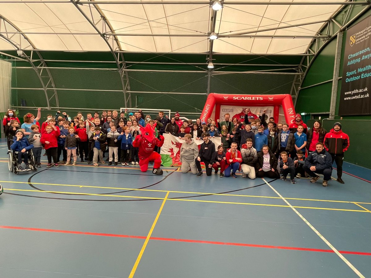 Jonnygriff10's tweet photo. Fantastic morning at SEN festival in trinity with @WRU_Scarlets 🌟 💫 🏉 #jerseyforall @CymunedScarlets @YsgolBrynTeg1 @ysgolheolgoffa https://t.co/KdJ3xfEXnb