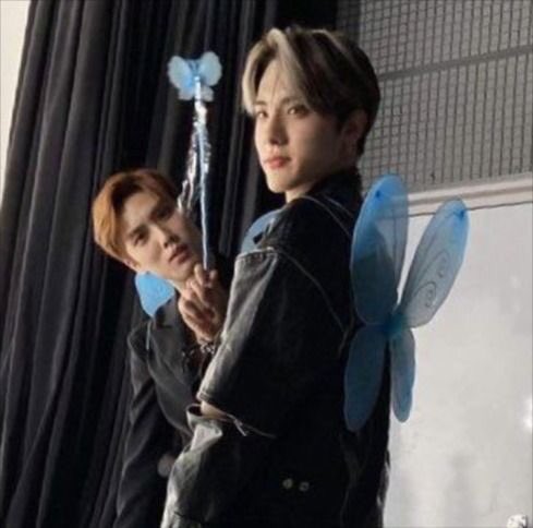 fairy eric with fairy jacob 🧚🏻‍♂️