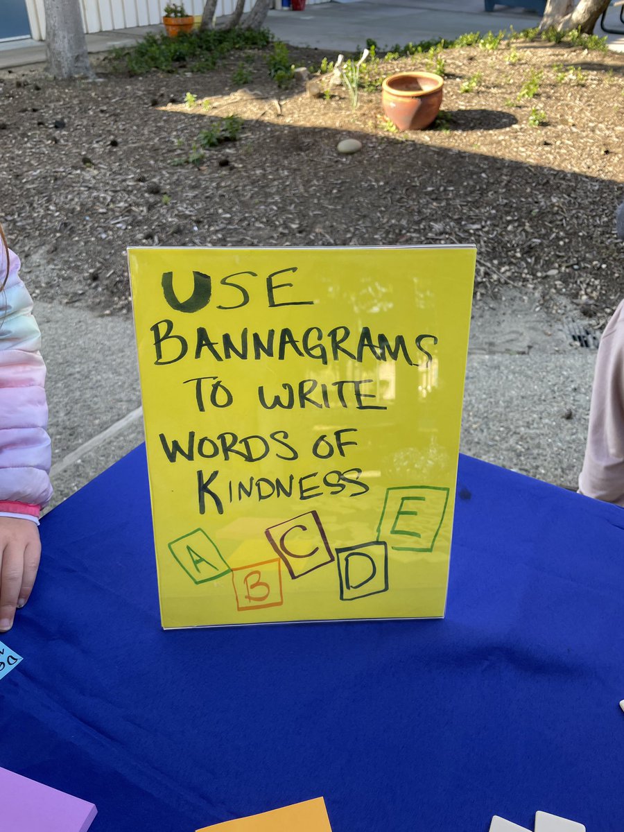 AlamoMustangs's tweet photo. Words Matter Week- Alamo Student Leadership Team helped students write notes of kindness to hang on our Kindness Tree. #srvusd1 #wordsmatterweek #KindnessMatters https://t.co/HC1K3z4IK9