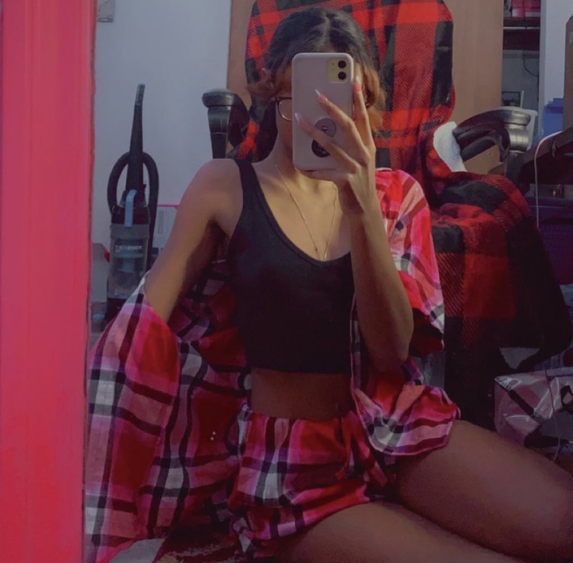1 pic. Who wants to keep me company ? ? https://t.co/dGD4fgbnM2