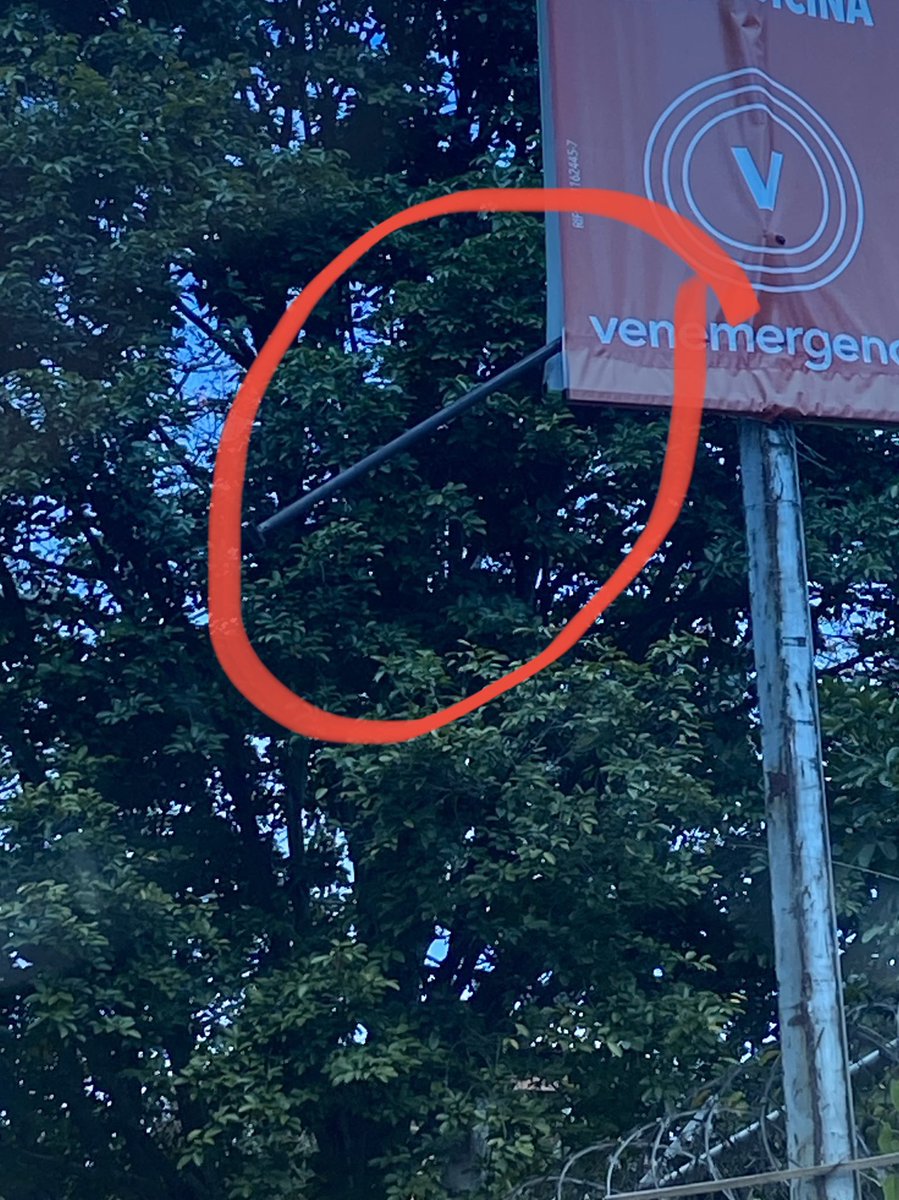 OrgExpocenter's tweet image. Buenas, una pregunta, si hay empresas que su ramo es hacer publicidad y está autorizado por las alcaldías? En este caso @AlcaldiaBaruta, si ese tubo se cae y perjudica a una persona o un vehículo quien responde? @darwingonzalezp