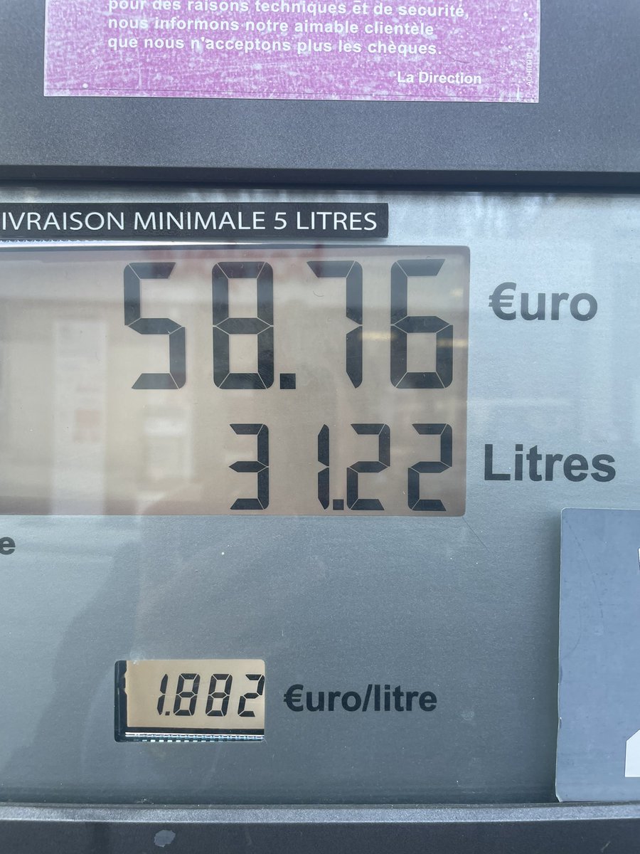 JuCourvoisier's tweet photo. « Calmez vous, ça va bien se passer ». https://t.co/jSjhH54RjC