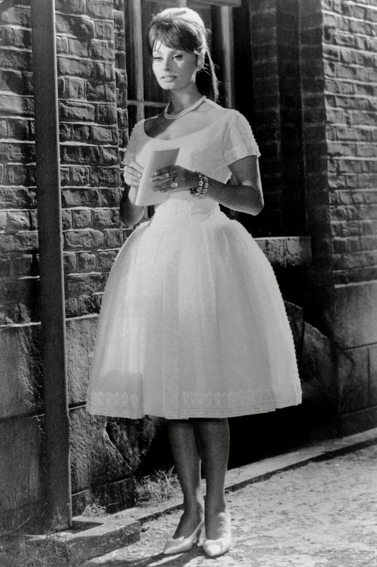 ladiepink14's tweet photo. #sophialoren amei o vestindo dela rodado #60s #vitange #classico #cinema https://t.co/TE5ATabSHI