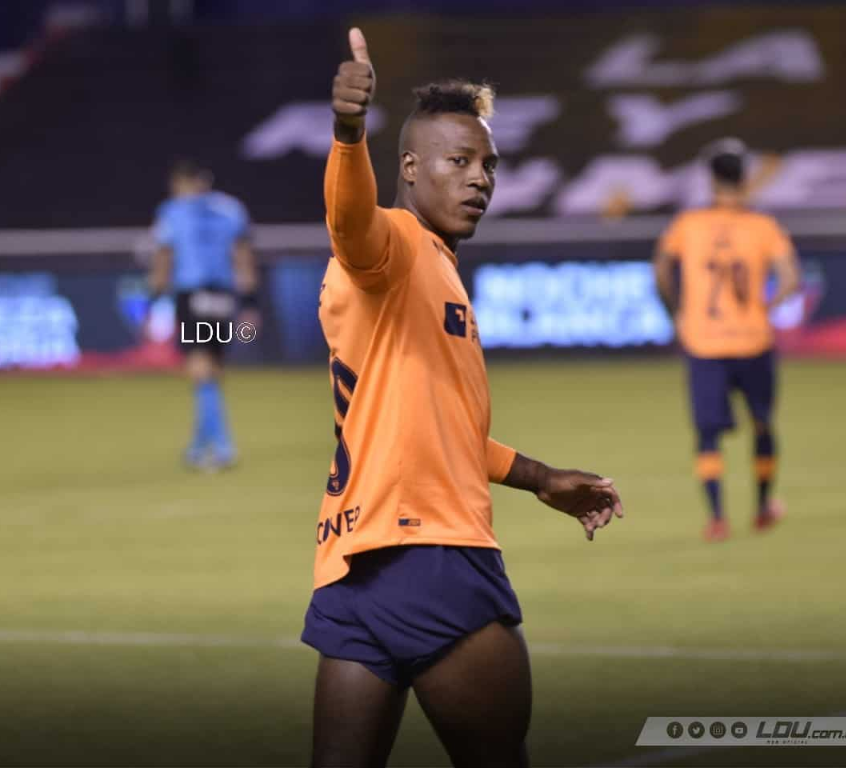 LosAlbosLiga's tweet photo. ¡Le deseamos un muy feliz cumpleaños número 2️⃣4️⃣ a un jugador de la casa, Jhojan Julio 🇪🇨! 🥳 #LDU https://t.co/sLUxeguXfL