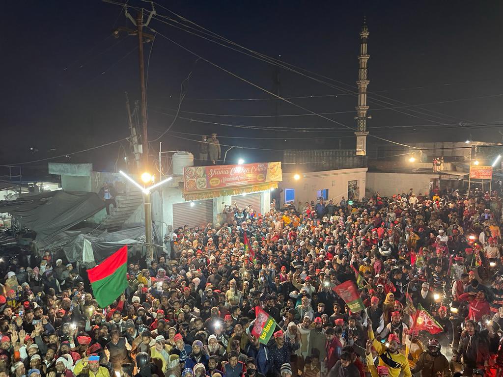 yadavakhilesh's tweet photo. लेकर आएँगे जो नया सवेरा उनको सलाम
याद रहेगी हमें हमेशा ये ‘रामपुर की शाम’ https://t.co/nlcmu3VJPb
