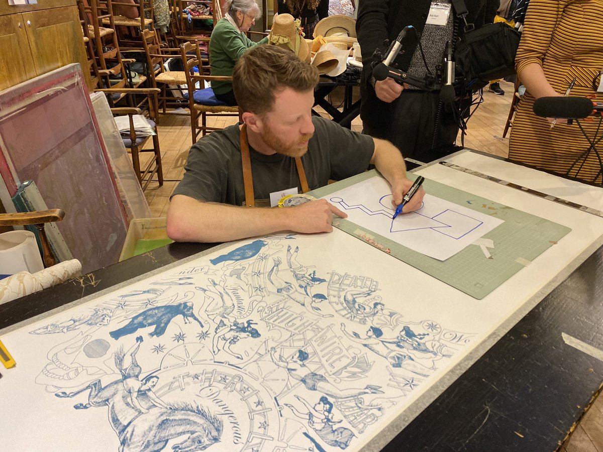 CourtauldRes's tweet photo. Learning how to screenprint paper and textiles with @ArtWorkersGuild member Daniel Heath #MaterialWitness https://t.co/WOUQv2ZsMk