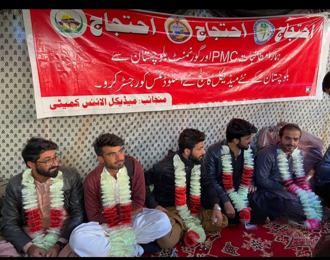 BugtiFaras's tweet photo. ہم کسی بھی طور جھکنے والوں میں نہیں
#HungerStrikeTillDeath
#RegBalochistanMedStudents
@QuddusBizenjo 
@SarawanChief 
@HamidMirPAK 
@ChiefSecretary 
@Balochsecr 
@pmc_org 
@ZahoorBuledi 
@draffanqaiser https://t.co/lNRpRlMEpO