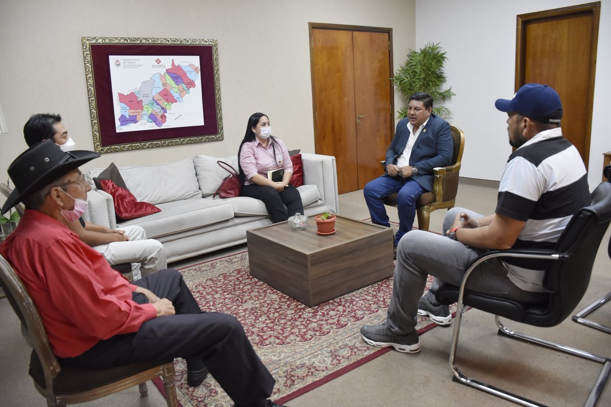 Christianbrunag's tweet photo. Con la Intendenta de La Paz dña. Blanca Chávez y comitiva, conversando sobre el próximo reinicio de la construcción del Polideportivo Municipal tras el levantamiento de la orden de No Innovar. Y buscando solución a la problemática de la falta de agua de Calle P https://t.co/9lZM9JlYcg