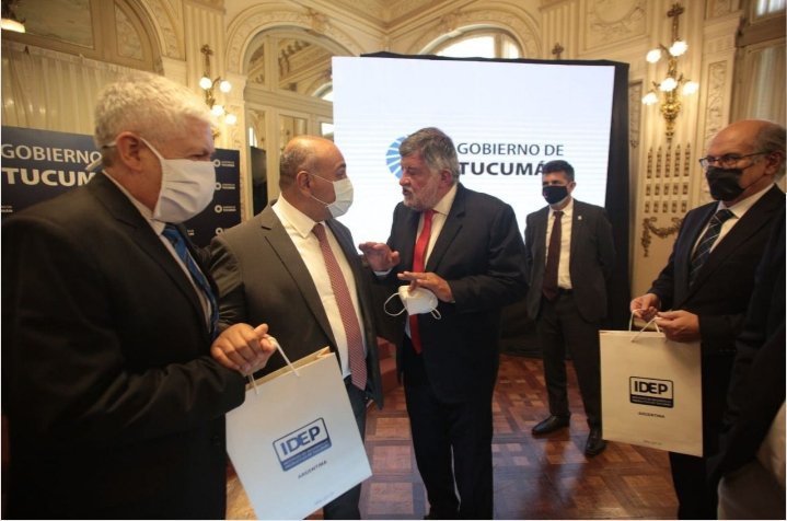 La UIT participó de la visita a Tucumán del Embajador Argentino en Estados Unidos.
El Presidente de nuestra institución, Jorge Rocchia Ferro, afirmo que la industria local está preparada para poder llevar más productos de calidad a ese país.