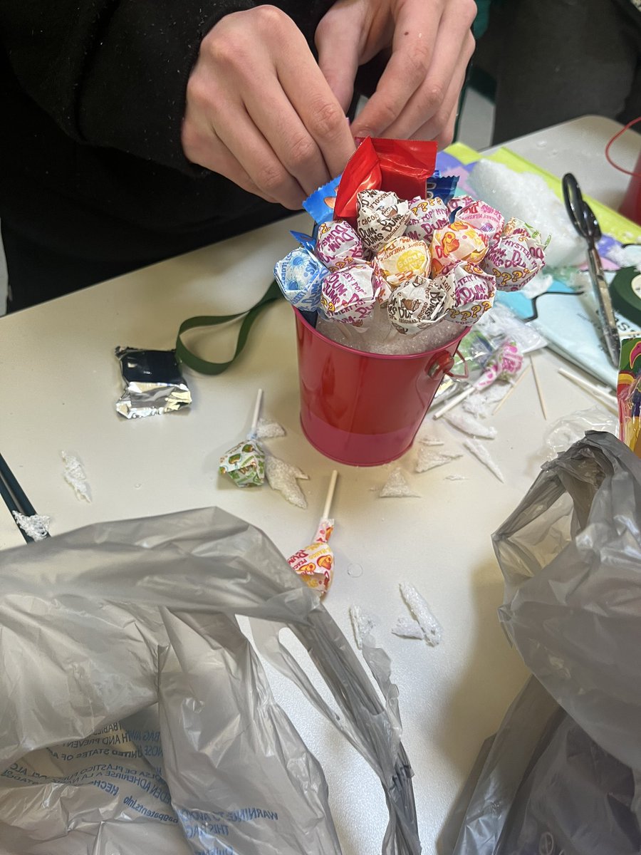Today, we’re celebrating Valentine’s Day by making some edible candy arrangements! #agedu #teachag #psuaged19 #movalleyffa