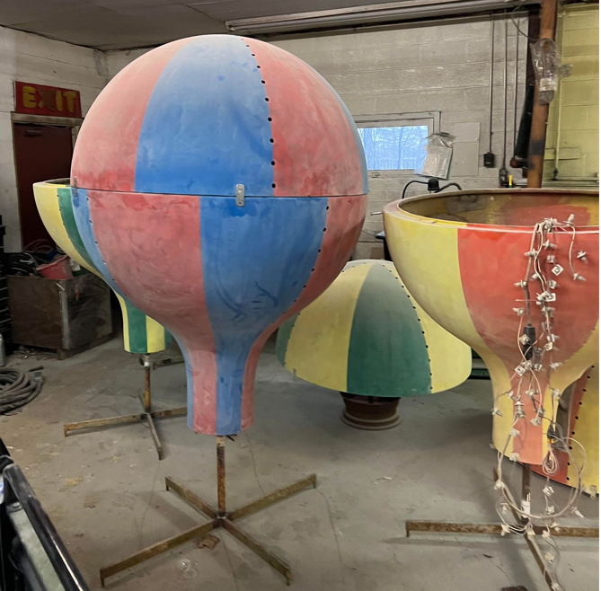 niagara_park's tweet photo. One of only a few rides left behind, the @zamperlarides Samba Balloon Ride is in the process of being fully restored! This will be a GREAT Family Ride here at Niagara Amusement Park!
#niagaraamusementpark #splashworld #niagarafalls #zamperla #samba #balloons https://t.co/ecr2xu7OO8