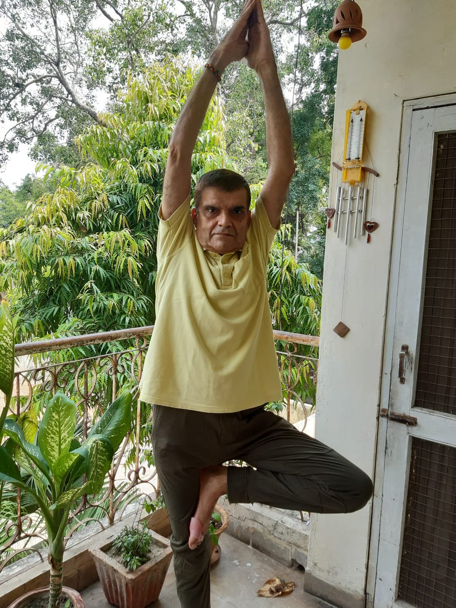 raj_knp's tweet photo. @deeptiberry #Vrikshasana or #Tree_pose to improve alertness &amp; concentration #Hatha_Yoga https://t.co/rVDxT8RbGu