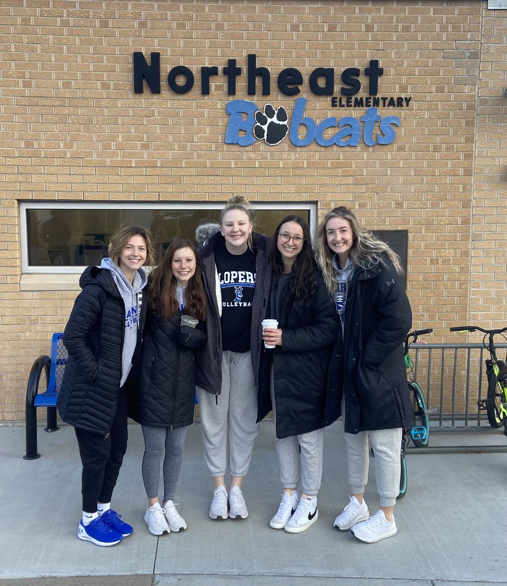 Josh Lynn (@coachjoshlynn) on Twitter photo 🐶🦌🏈🏐 ✋HIGH 5 FRIDAY!! <a href="/UNK_Football/">UNK Football</a> <a href="/UNKvolleyball/">UNK Volleyball</a> was crushing it this morning! We appreciate Principal Gundersen and the Northeast Elementary Bulldogs🐶 for having us!! #LopesUpWeWin 🐶🦌🏈🏐✋ 🐶🦌🏈🏐 ✋HIGH 5 FRIDAY!! <a href="/UNK_Football/">UNK Football</a> <a href="/UNKvolleyball/">UNK Volleyball</a> was crushing it this morning! We appreciate Principal Gundersen and the Northeast Elementary Bulldogs🐶 for having us!! #LopesUpWeWin 🐶🦌🏈🏐✋