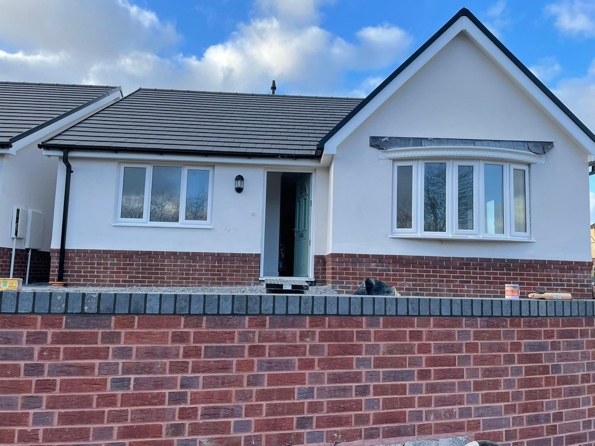 NGD_LTD's tweet photo. 'West is best' 🤗 Early start this morning, a glorious day. Development coming along nicely, brick work on point, thank you lads 👏 https://t.co/VaTQa0c7vj