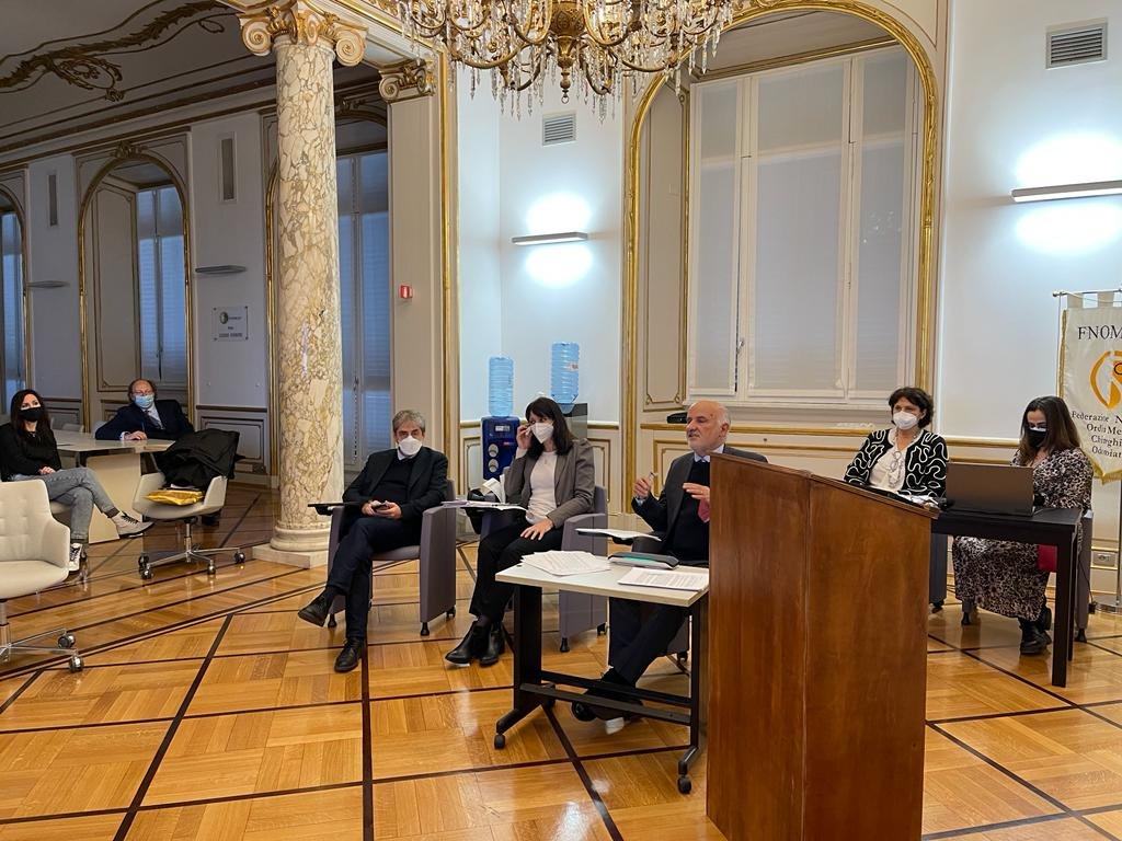 FNOMCeO's tweet photo. In collegamento da Roma il corso organizzato dalla #CAONazionale per i 106 Presidenti su procedimenti disciplinari.
Tra i relatori Antonio Federici, segretario #CCEPS, Maria Teresa Camera, Dirigente @MinisteroSalute e già segretaria CCEPS, e Marco Poladas, già dirigente FNOMCeO. https://t.co/YANwDVfvat