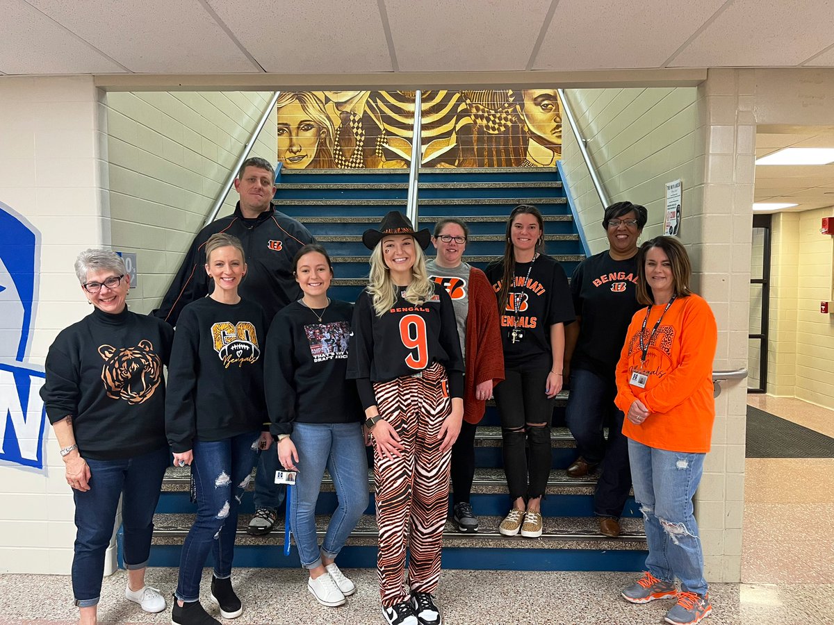 MissCox1501's tweet photo. #WhoDey Day here at @Hamilton_CSD 🏆🐅 https://t.co/xdTPzcLAKj