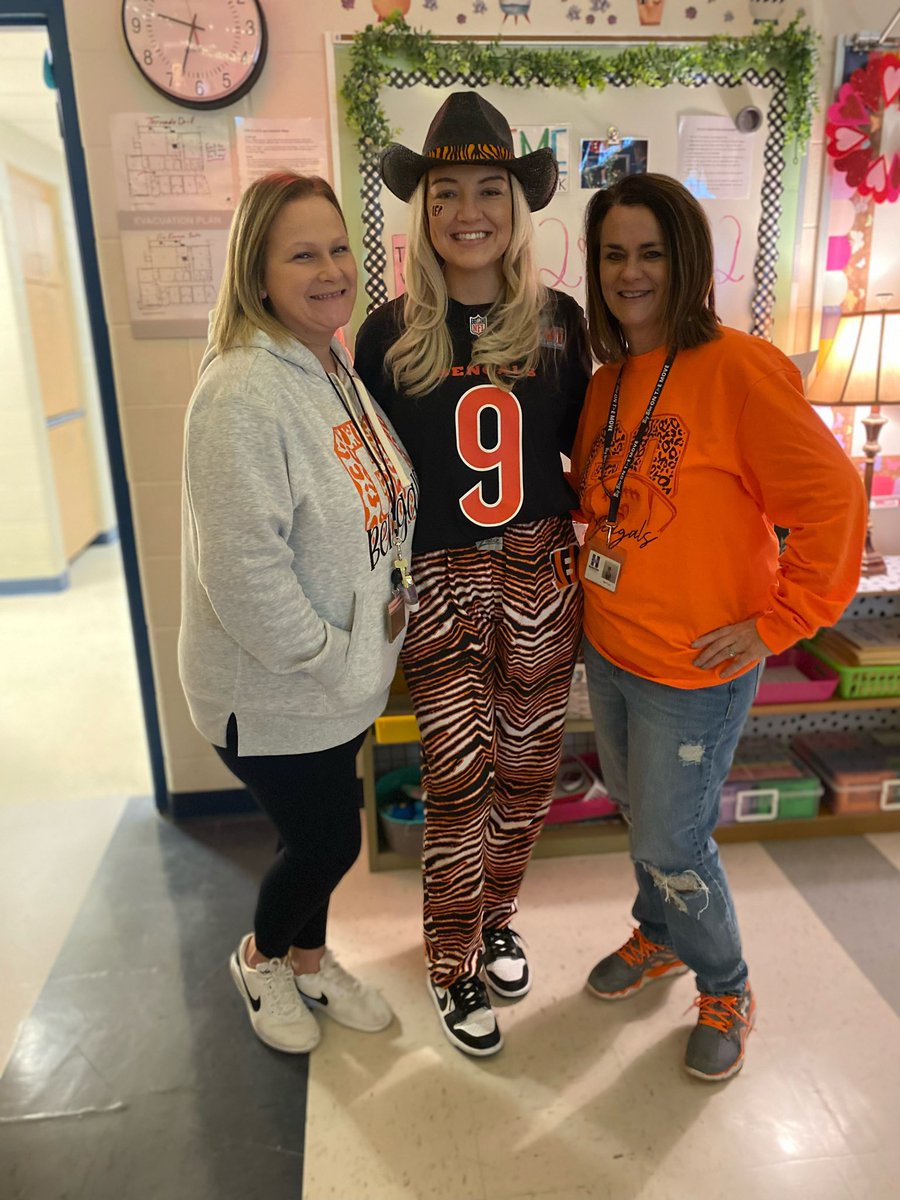 MissCox1501's tweet photo. #WhoDey Day here at @Hamilton_CSD 🏆🐅 https://t.co/xdTPzcLAKj