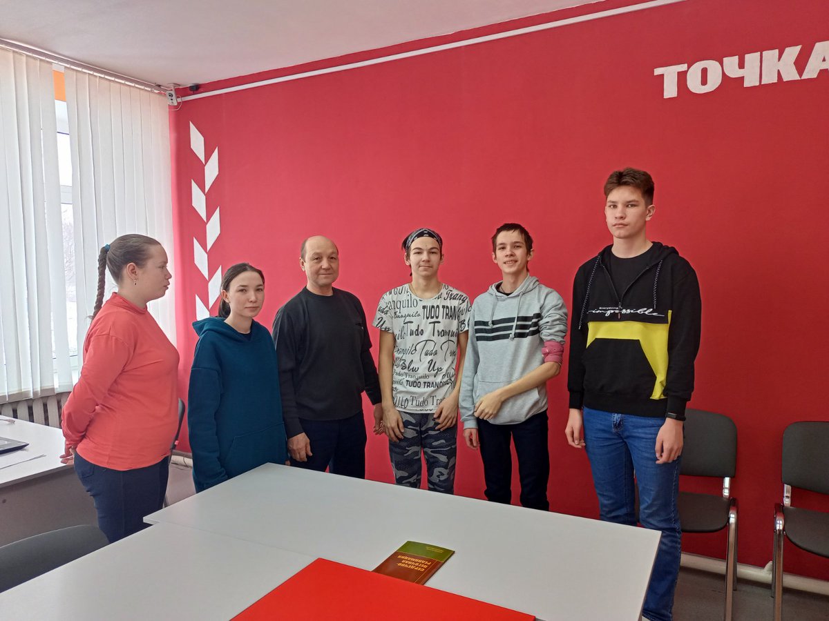 UpravSev's tweet photo. На базе центра образования цифрового и гуманитарного профилей  «Точка Роста» @Devlezerkino состоялся открытый урок ОБЖ в 10 классе по использованию кровоостанавливающего медицинского жгута. Это простейшее устройство является наиболее распространённым в медицине и в быту. https://t.co/fpXdhk4WZY